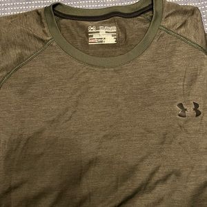 Men’s olive green UA workout shirt. XXL